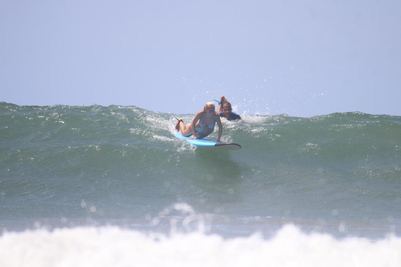 Cocobolo Surf Hotel & School Playa Santa Teresa  Экстерьер фото