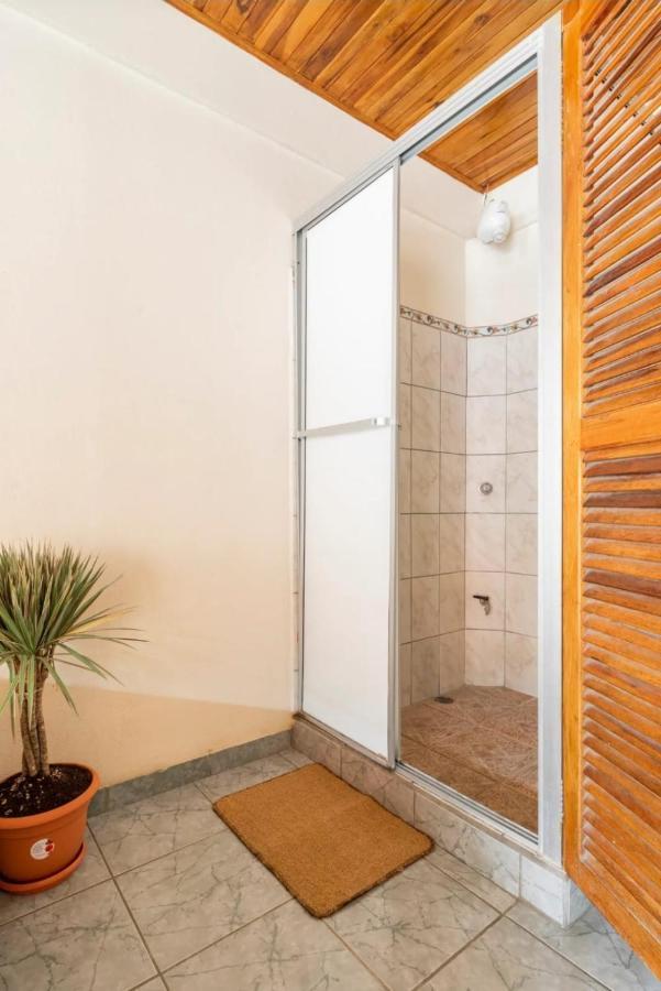 Cocobolo Surf Hotel & School Playa Santa Teresa  Экстерьер фото